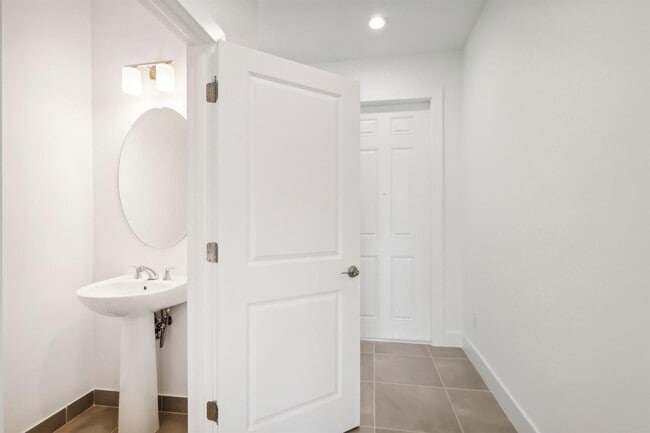 Photo - 615 Parsons Way