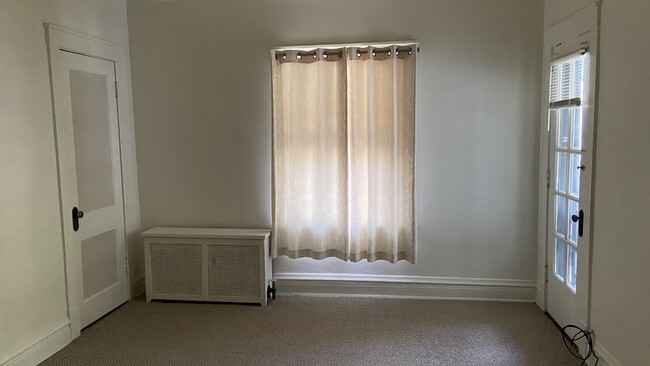 Master BR - 202 N Ridgeland Ave Unit 2