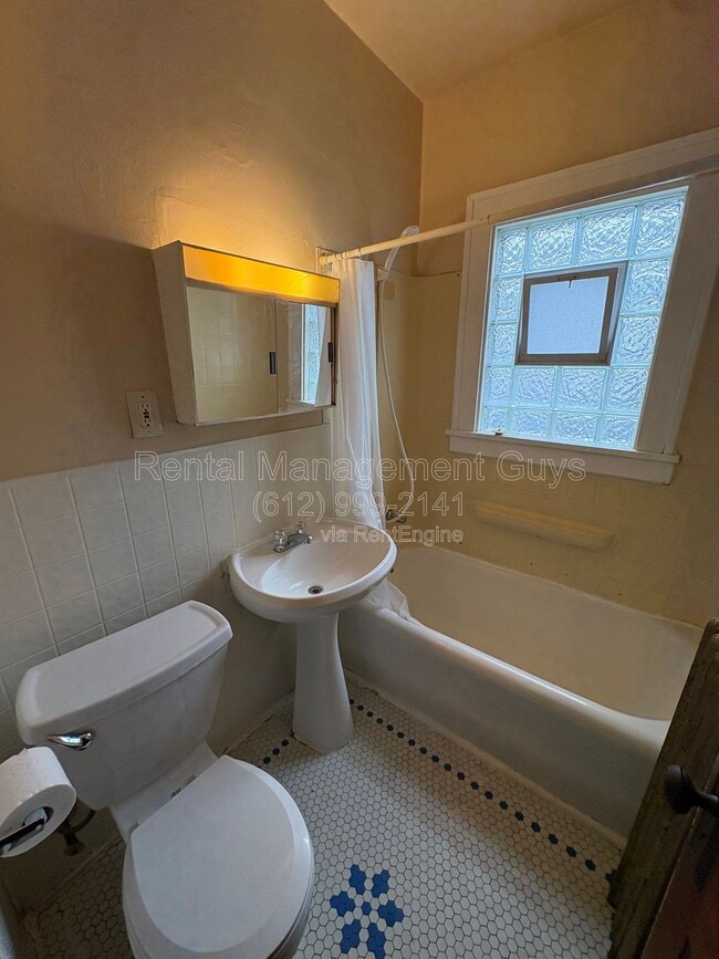 Photo - 3318 N Penn Ave Unidad 3