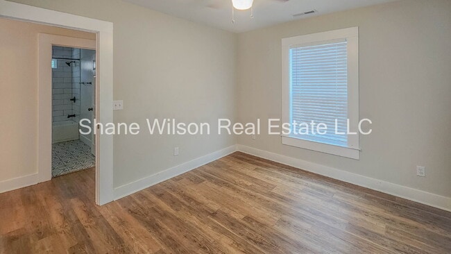 Photo - Beautiful 3 bed/ 2 bath home!! Newly remodeled with all updated appliances. Fenced in back yard!!