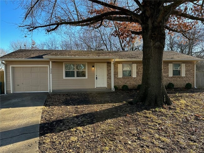 332 W Nightingale Cir