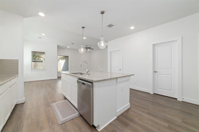 Photo - 919 Golden Willow Ln