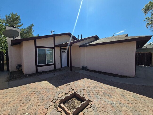 633 W Ward Ave
