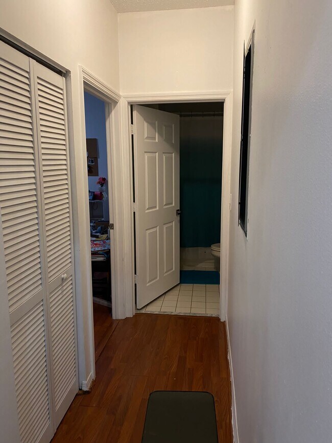 Photo - 4220 NE 9th St