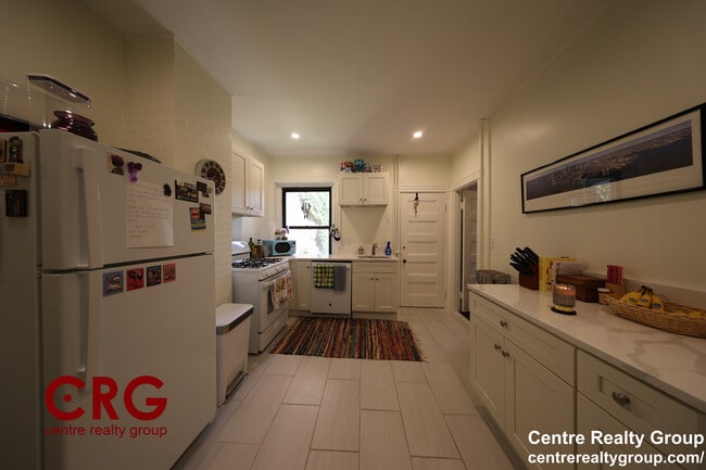 Building Photo - 1855 Beacon St Unit 2 Rental