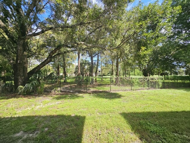 Building Photo - 7925 Fairview Dr Unit 107