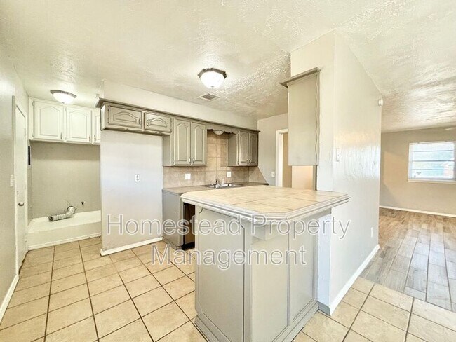 Photo - 10200 N Military Ave