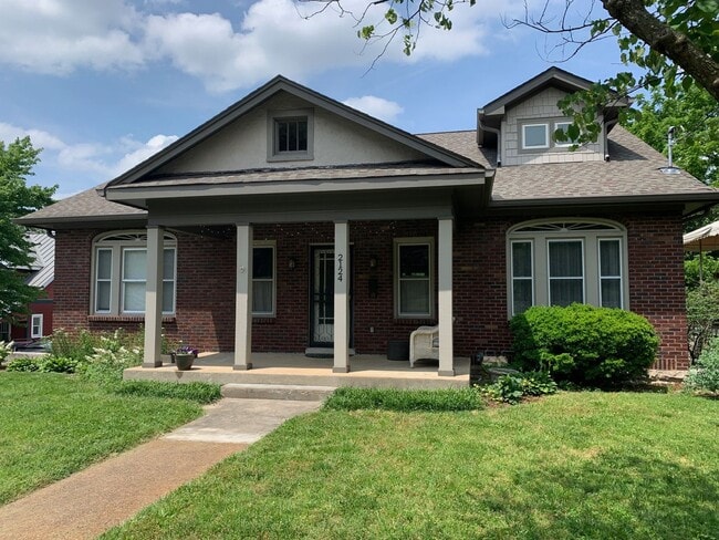 Photo - Charming Home in Belmont-Hillsboro Neighborhood, minutes to Vandy and Belmont, Fenced Yard
