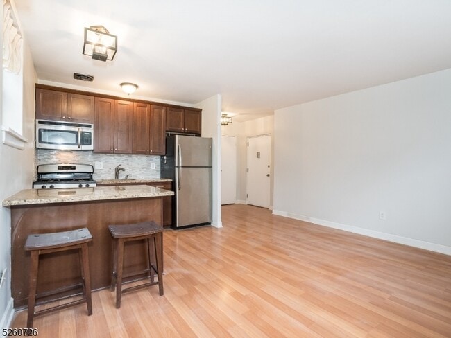 Photo - 48 Elm St Unit E