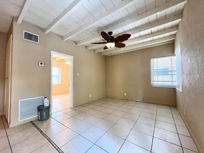 817 NE 16th Terrace Unit 2