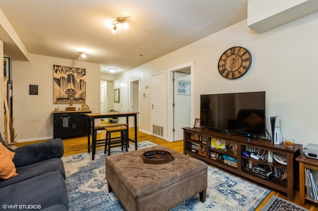 Photo - 6423 N Greenview Ave Unit 1W