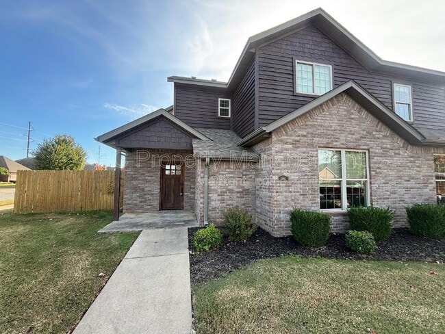 Building Photo - 3101 SW Warberry Ave