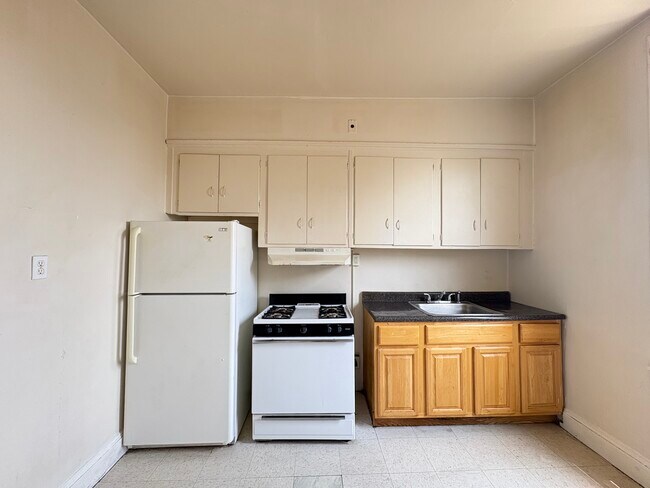 391 Forrest St 7 - 387 Forrest St Apartments Unit 7