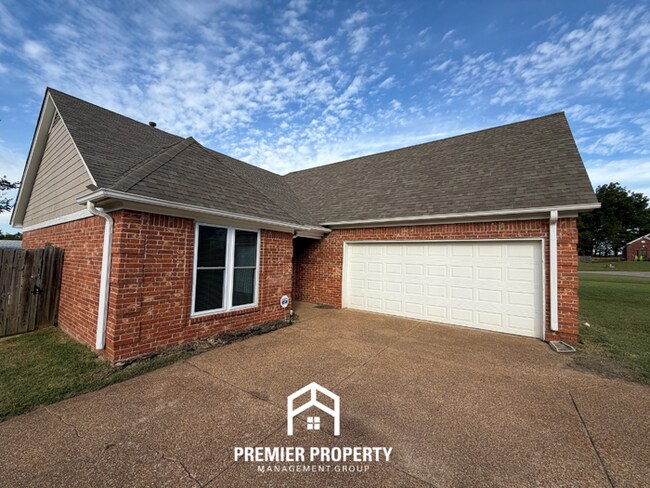 Photo - 270 Village Dr