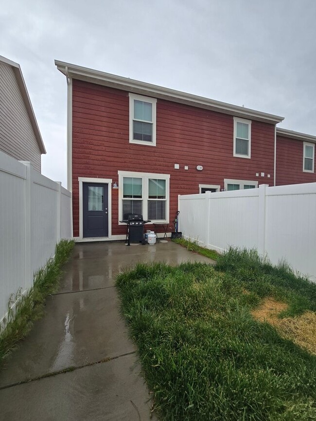 Photo - 2 bedroom 2.5 Bathroom Townhome