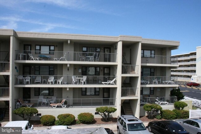 Building Photo - New year round rental mid town Coastal Hwy Unit 101S