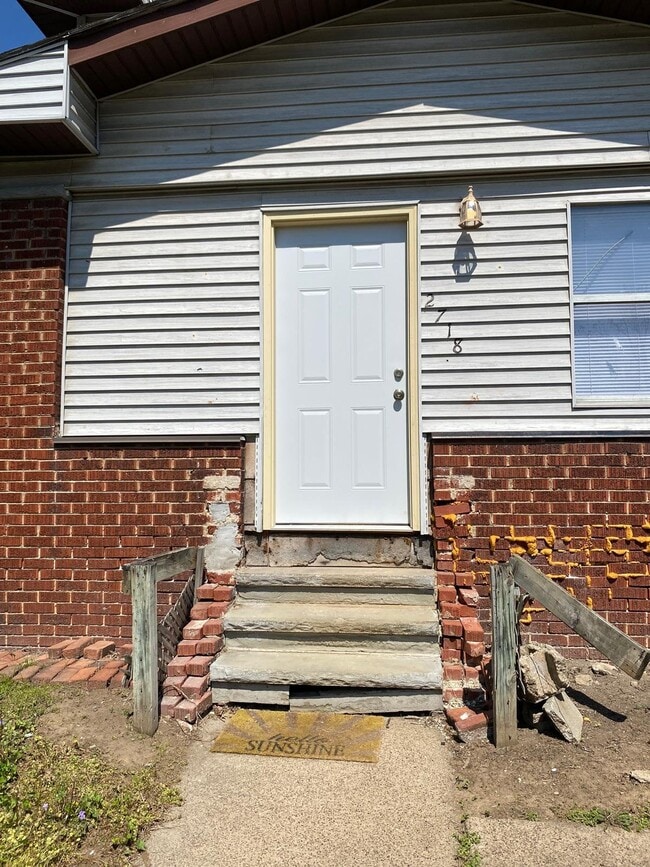 Photo - 2718 Highlawn Ave
