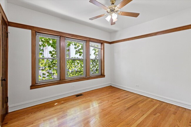 Photo - 3546 N Bosworth Ave Unidad 1