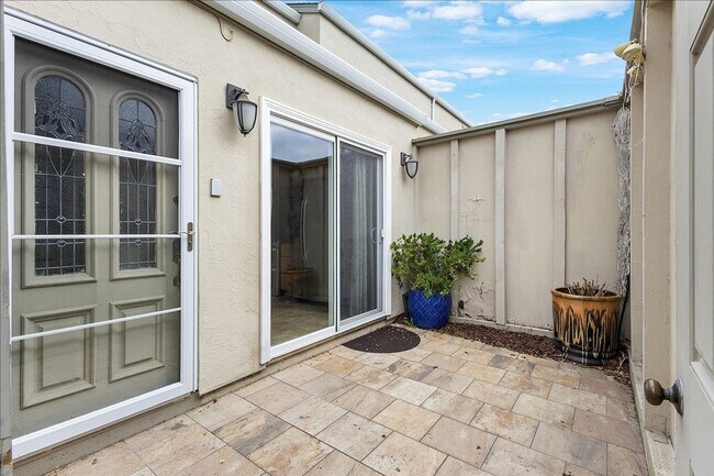 Photo - 2063 Whitehall Pl