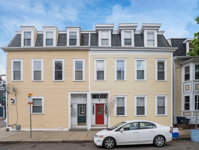 Photo - 546 E 8th St