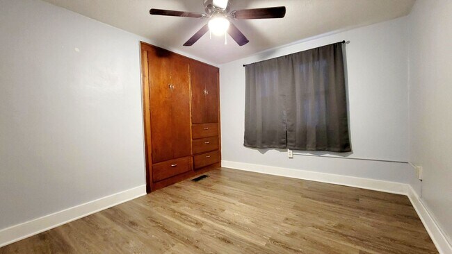 Photo - 1202 W 7th St Unit B