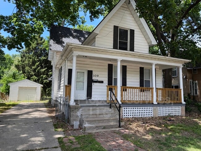 Building Photo - 109 S Walnut St
