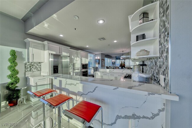 Building Photo - 4575 Dean Martin Dr Unit 1912