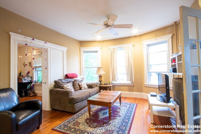 Building Photo - 142 Calumet St Unit 2 Rental