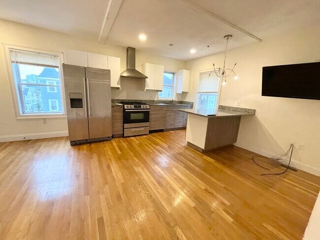 128 Hillside St Unit 3