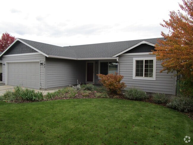 Building Photo - 3 Bedroom, 2 Bathroom Updated Home in Elk ...