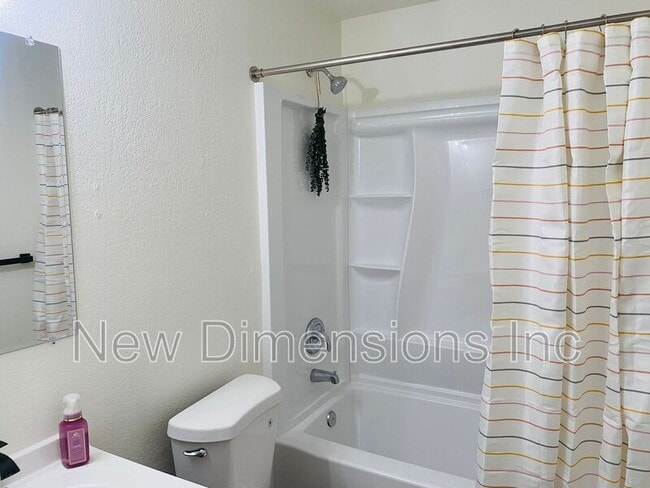 Photo - 207 N Broadway St