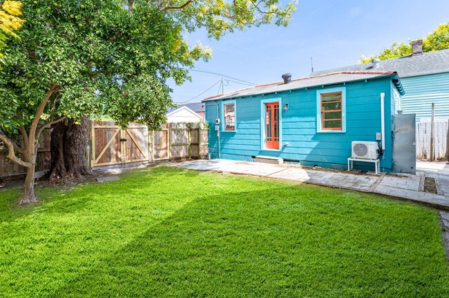 Photo - 6310 Douglas St