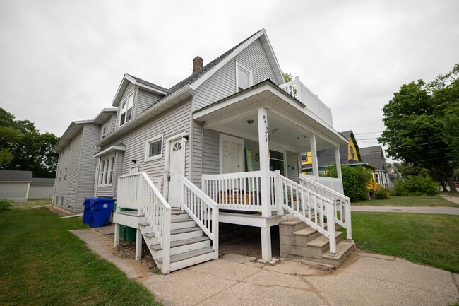 Photo - 895 Howard St