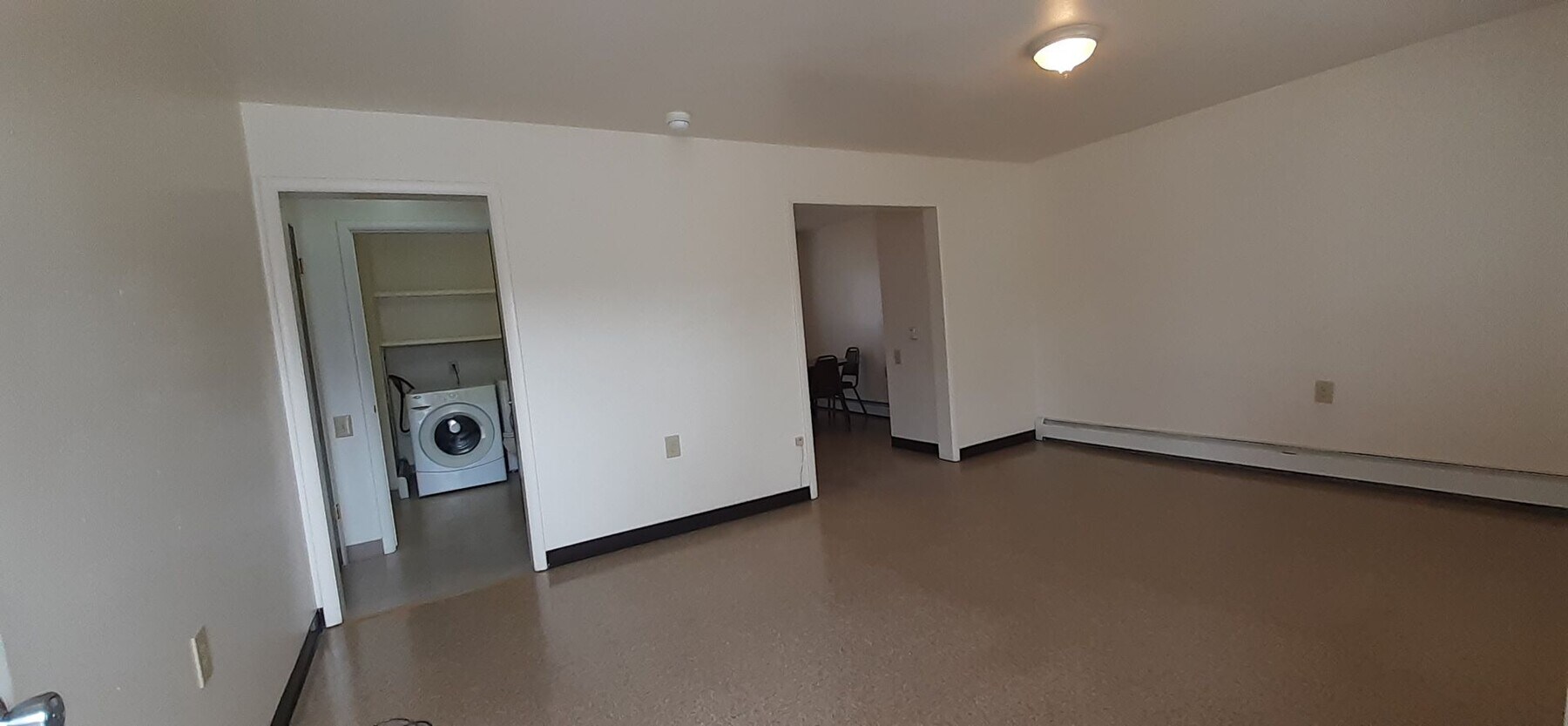 Spacious Studio Apartment Available Now!... House Rental in Casper
