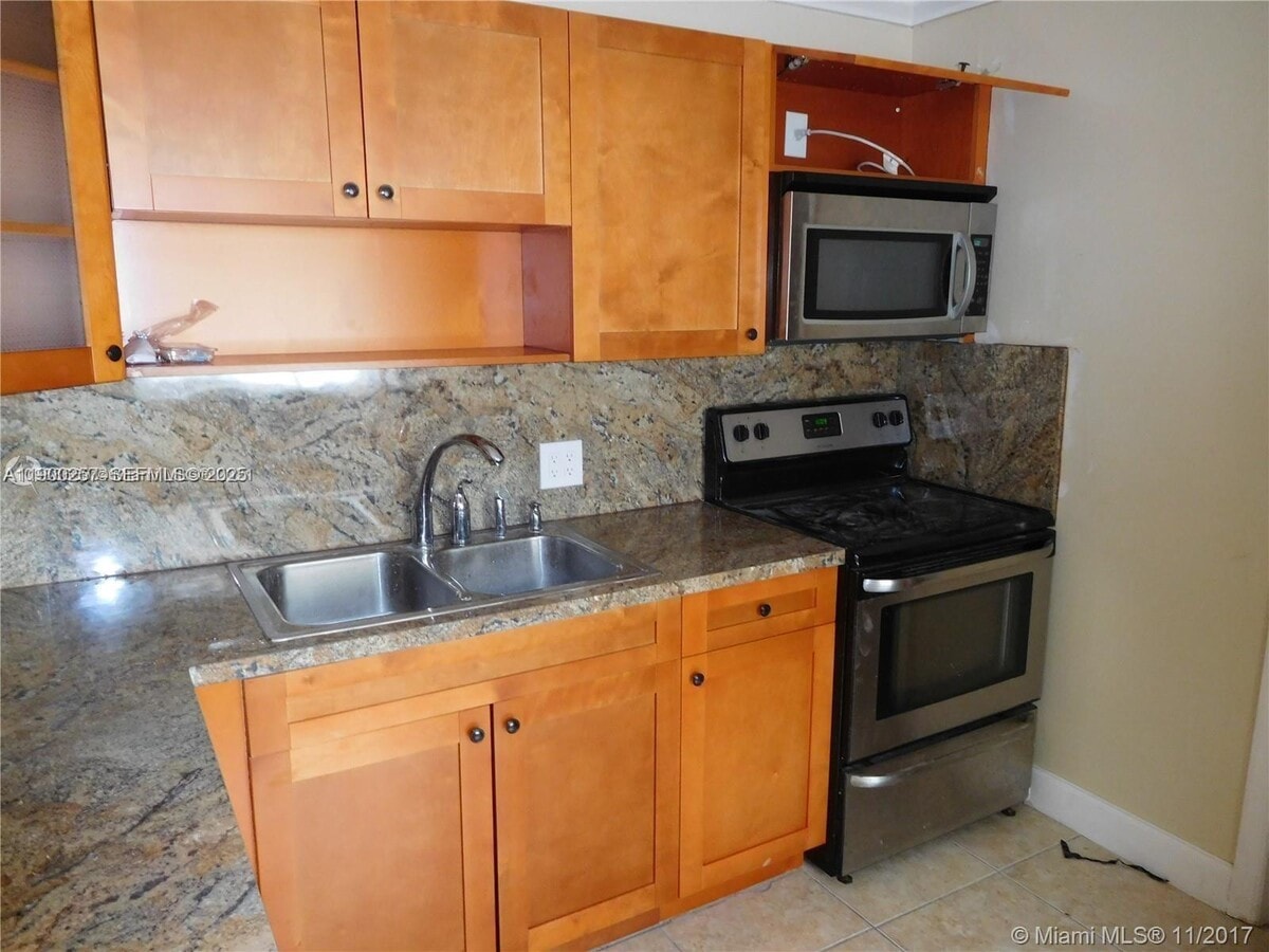 Photo - 2220 Grant St