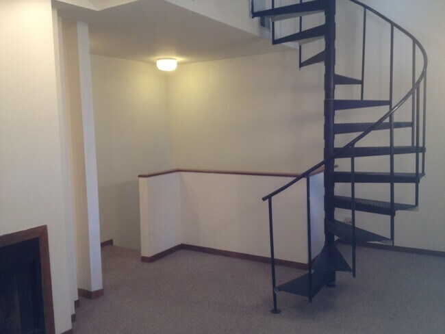 Photo - 2652 N Wayne Ave Unit 2R