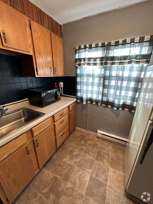 Building Photo - 500 W Main St Unit 500 1/2 A Rental
