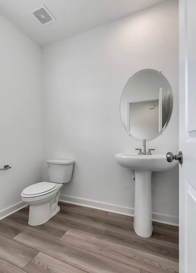 Photo - 168 E Millbrook Dr