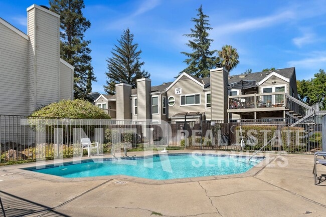 Building Photo - 1533 Hood Rd Unit B
