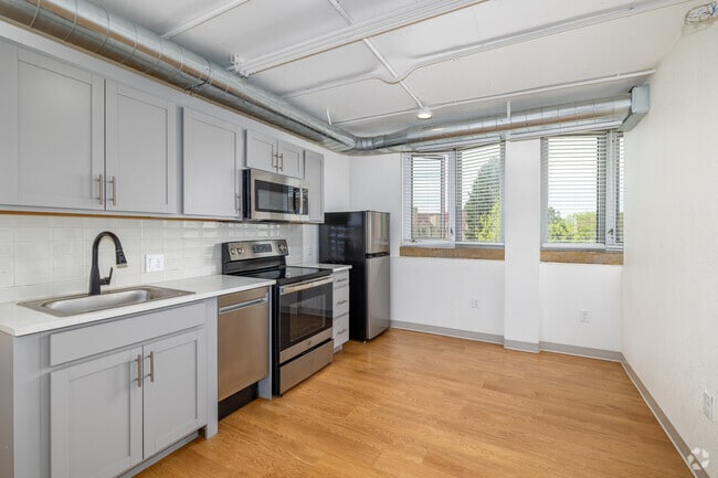 3BR, 2BA - 1,061SF - Kitchen