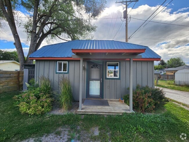 Building Photo - Charming home in Polson