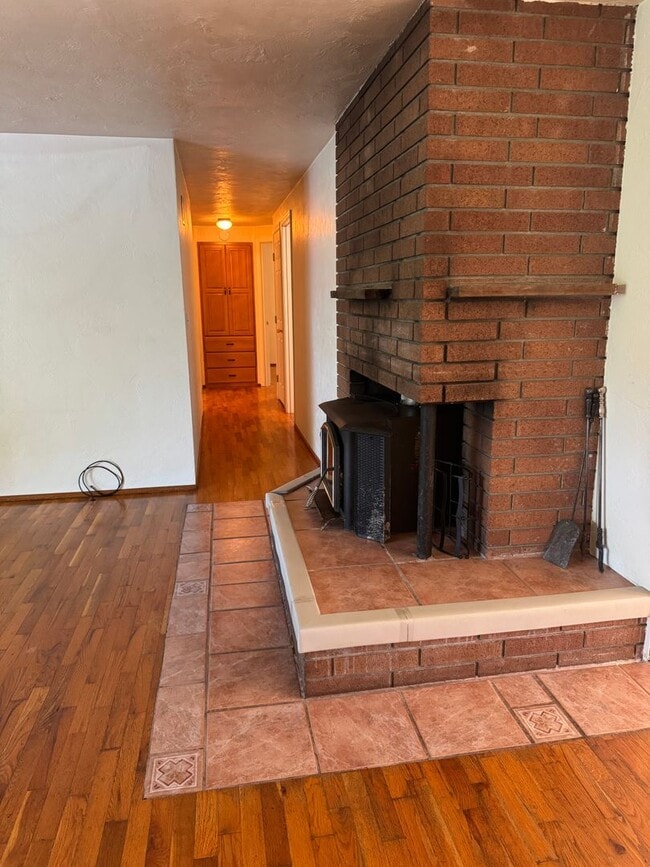 1270 W Hilliard Ln