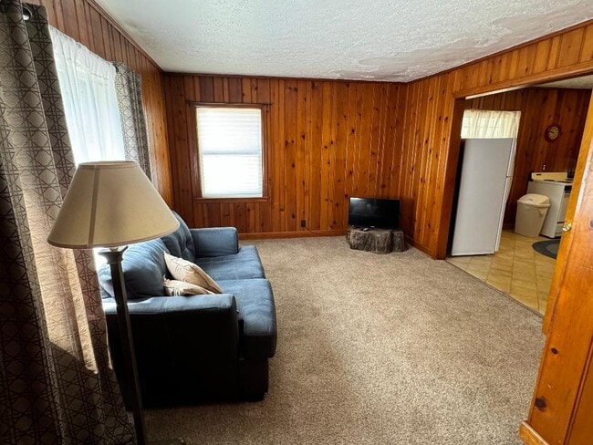 Photo - 889 S Park Rd