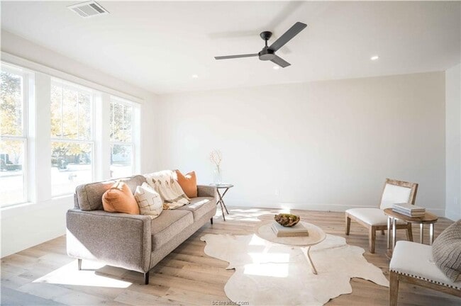 Photo - AUGUST 2026 PRE-LEASE!! Stunning Remodeled...