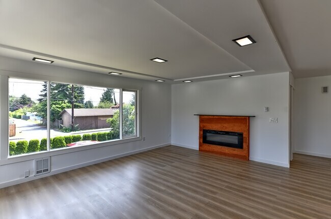 Photo - Everett Duplex