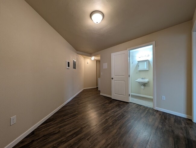 Photo - Nice 1bdrm/1bath apartment close to shopping and restaurants!