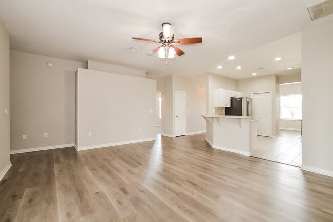 Photo - 292 Cloverdale Rd