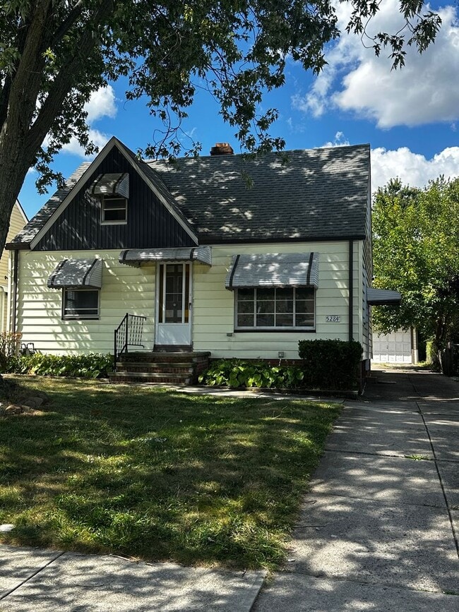 Building Photo - 3 bedroom 1.5 Bath Single family home in P...