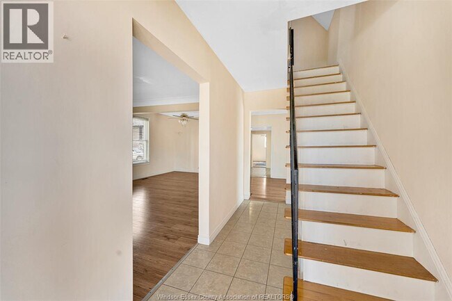 Photo - 947 Chatham St E