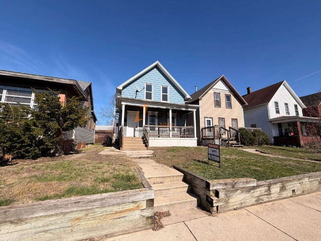 Building Photo - 1110 1/2 Elston Street Unit 2